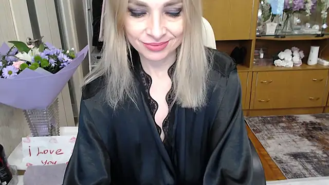 Mika Passion online show from March 2025 12:37:01 PM