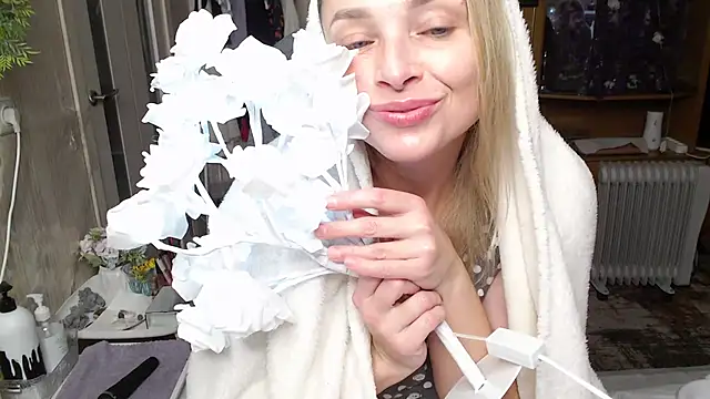 Mika Passion online show from October 2025 10:08:02 PM