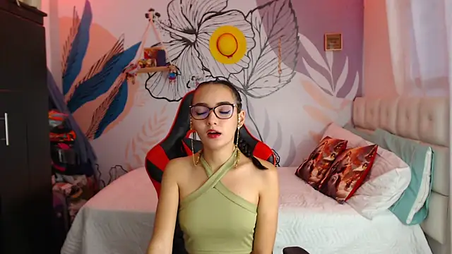 LinzyBaner online show from December 2024 10:34:01 PM