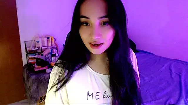 Snapshot of SweetLilly_18 chatting on November 2025 03:28:01 AM SweetLilly 18 online show from November 2025 03:28:01 AM