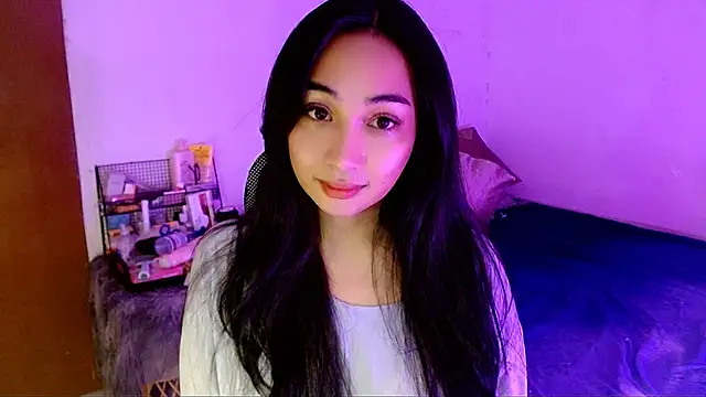 Snapshot of SweetLilly_18 chatting on December 2025 03:44:02 AM SweetLilly 18 online show from December 2025 03:44:02 AM