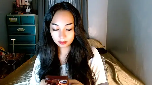 Snapshot of SweetLilly_18 chatting on February 2026 12:55:01 AM SweetLilly 18 online show from February 2026 12:55:01 AM