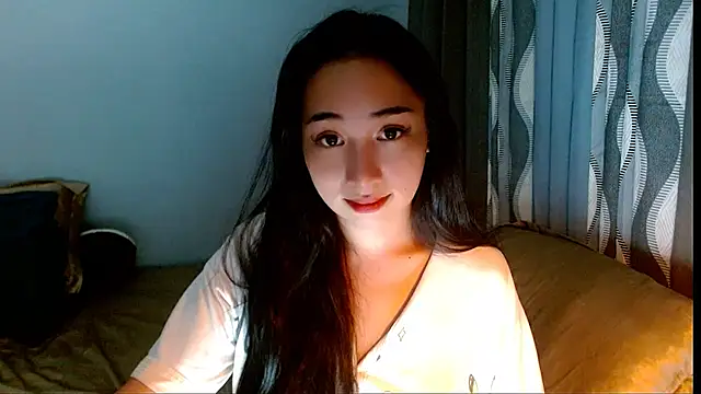 Snapshot of SweetLilly_18 chatting on February 2026 12:59:02 PM SweetLilly 18 online show from February 2026 12:59:02 PM