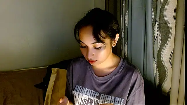 Snapshot of SweetLilly_18 chatting on March 2026 11:17:02 AM SweetLilly 18 online show from March 2026 11:17:02 AM