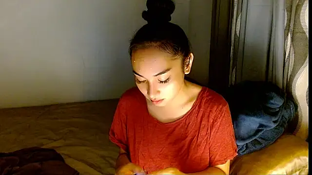 Snapshot of SweetLilly_18 chatting on March 2026 03:01:02 AM SweetLilly 18 online show from March 2026 03:01:02 AM