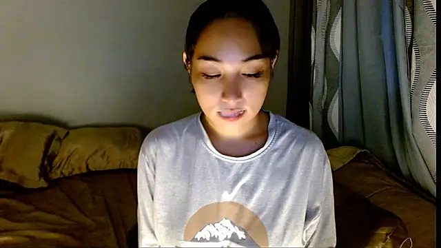 Snapshot of SweetLilly_18 chatting on March 2026 03:56:01 AM SweetLilly 18 online show from March 2026 03:56:01 AM