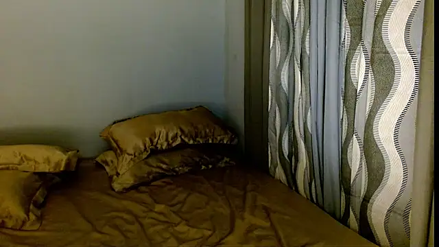 Snapshot of SweetLilly_18 chatting on March 2026 04:06:02 AM SweetLilly 18 online show from March 2026 04:06:02 AM