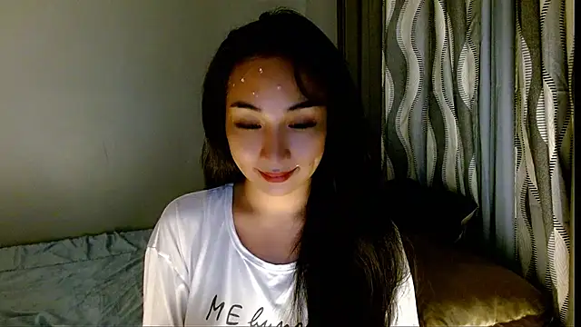 Snapshot of SweetLilly_18 chatting on March 2026 12:00:02 PM SweetLilly 18 online show from March 2026 12:00:02 PM