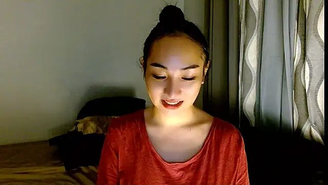 Snapshot of SweetLilly_18 chatting on March 2026 04:40:02 AM SweetLilly 18 online show from March 2026 04:40:02 AM