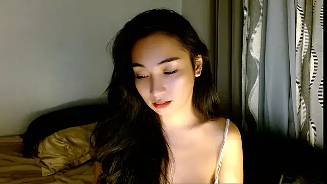 Snapshot of SweetLilly_18 chatting on March 2026 01:11:02 PM SweetLilly 18 online show from March 2026 01:11:02 PM