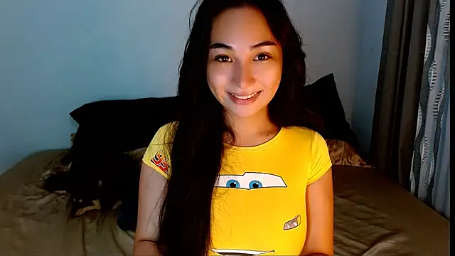 Snapshot of SweetLilly_18 chatting on April 2026 03:36:02 AM SweetLilly 18 online show from April 2026 03:36:02 AM