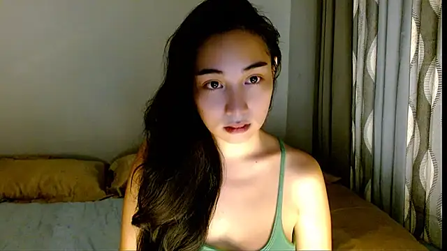 Snapshot of SweetLilly_18 chatting on April 2026 02:49:02 AM SweetLilly 18 online show from April 2026 02:49:02 AM