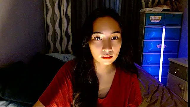 Snapshot of SweetLilly_18 chatting on June 2026 07:14:02 AM SweetLilly 18 online show from June 2026 07:14:02 AM