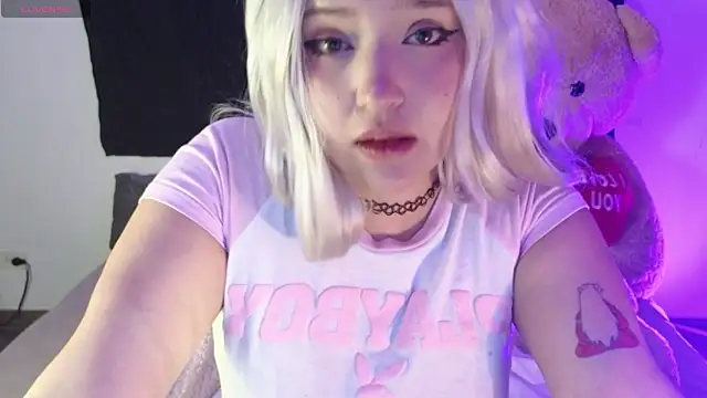 Snapshot of KuroChan420 chatting on January 2025 02:37:01 AM KuroChan420 online show from January 2025 02:37:01 AM