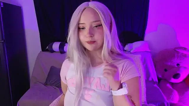 Snapshot of KuroChan420 chatting on March 2025 03:44:02 AM KuroChan420 online show from March 2025 03:44:02 AM