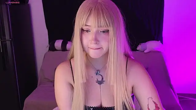 Snapshot of KuroChan420 chatting on March 2025 11:12:02 PM KuroChan420 online show from March 2025 11:12:02 PM