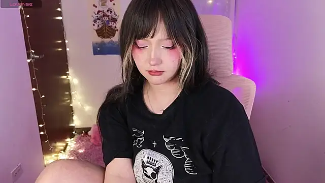 Snapshot of KuroChan420 chatting on December 2025 02:08:02 AM KuroChan420 online show from December 2025 02:08:02 AM