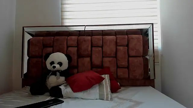 Snapshot of SexyCaitlynHot chatting on December 2024 08:05:02 PM SexyCaitlynHot online show from December 2024 08:05:02 PM