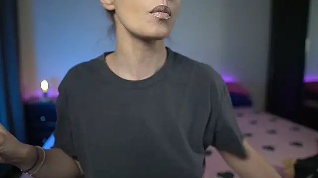 Snapshot of TiffanyPierce chatting on November 2025 09:19:01 PM TiffanyPierce online show from November 2025 09:19:01 PM