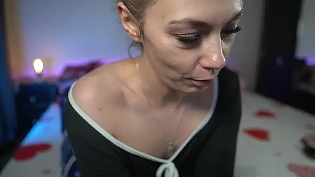 Snapshot of TiffanyPierce chatting on December 2025 09:34:02 PM TiffanyPierce online show from December 2025 09:34:02 PM