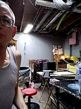 Snapshot of jjdirty6996 chatting on December 2025 06:06:01 AM jjdirty6996 online show from December 2025 06:06:01 AM