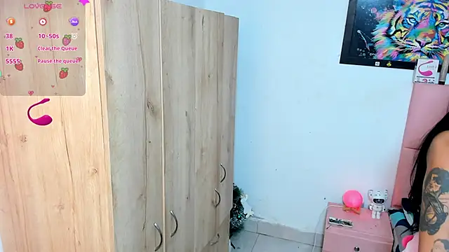 sofia gold  online show from December 2024 11:45:01 AM