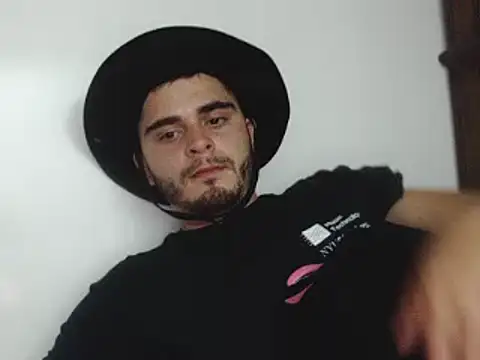 Snapshot of Fuyuichirou chatting on December 2024 03:54:01 AM Fuyuichirou online show from December 2024 03:54:01 AM