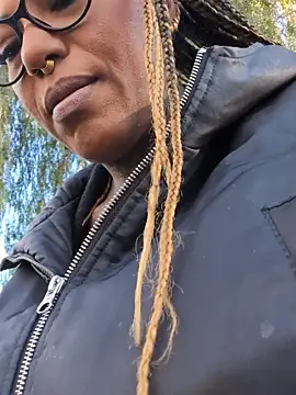 DarkDea online show from November 2025 01:37:02 PM