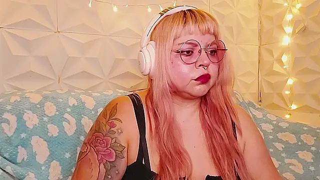 Satyn doll online show from May 2026 10:16:02 PM