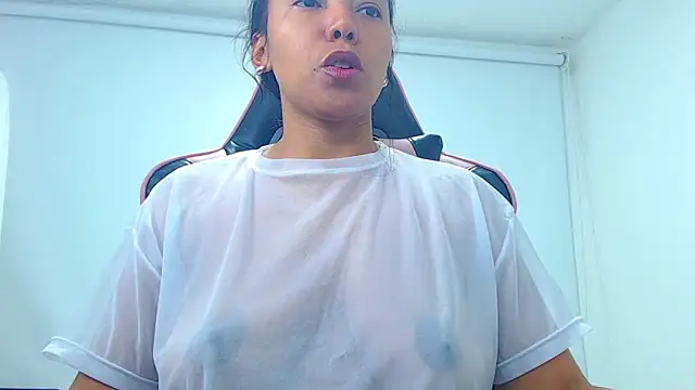 Snapshot of Saraahjoness chatting on April 2026 01:55:02 AM Saraahjoness online show from April 2026 01:55:02 AM