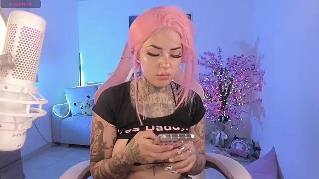 cute catlyn online show from April 2026 02:40:02 PM