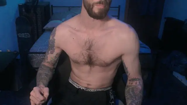 Snapshot of SexxxyLouis chatting on January 2025 11:17:01 AM SexxxyLouis online show from January 2025 11:17:01 AM