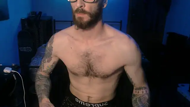 Snapshot of SexxxyLouis chatting on January 2025 08:58:01 PM SexxxyLouis online show from January 2025 08:58:01 PM