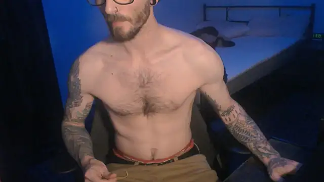 Snapshot of SexxxyLouis chatting on March 2025 06:33:02 PM SexxxyLouis online show from March 2025 06:33:02 PM