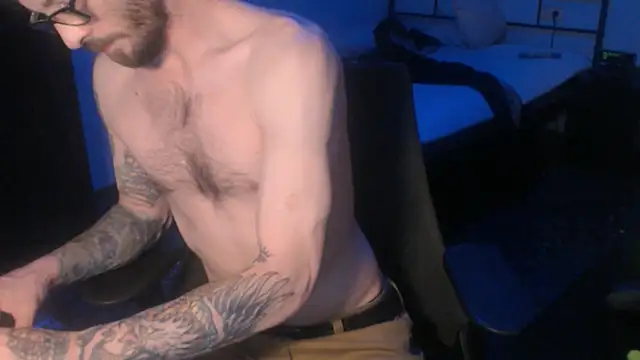 Snapshot of SexxxyLouis chatting on March 2025 07:10:02 PM SexxxyLouis online show from March 2025 07:10:02 PM