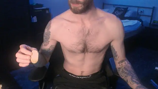 Snapshot of SexxxyLouis chatting on March 2025 06:23:01 PM SexxxyLouis online show from March 2025 06:23:01 PM