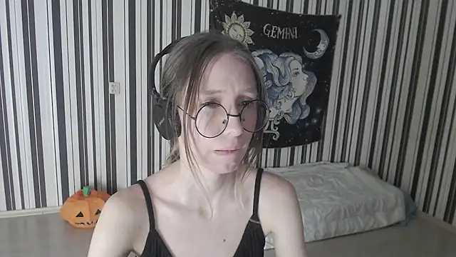  Hanna Moon  online show from November 2025 06:46:02 PM