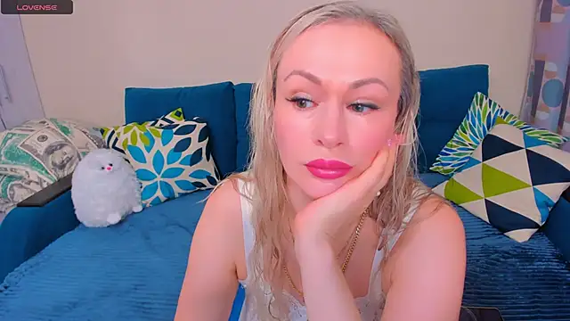 EllenMoore online show from November 2025 03:05:01 AM