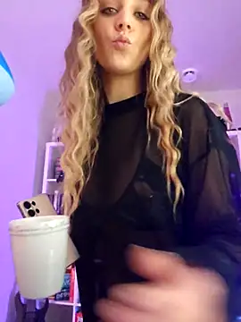 LilyOrion online show from November 2025 07:24:02 PM