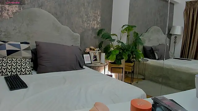 LisaCroft online show from February 2026 06:28:01 AM