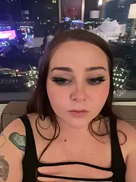 Snapshot of Kira_tattoo chatting on February 2025 04:18:02 AM Kira tattoo online show from February 2025 04:18:02 AM