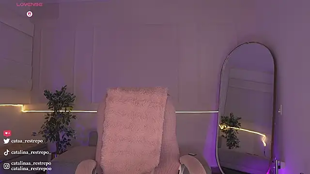 Snapshot of CATALINA_RESTREPO chatting on December 2025 01:11:02 AM CATALINA RESTREPO online show from December 2025 01:11:02 AM