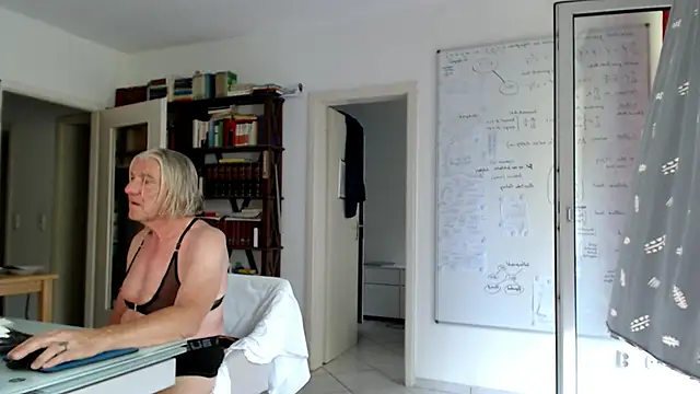Snapshot of Sokrates3 chatting on July 2026 11:46:02 AM Sokrates3 online show from July 2026 11:46:02 AM