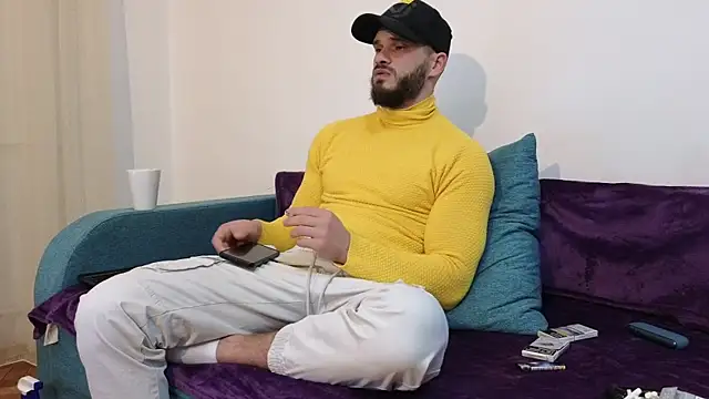 Snapshot of MauroTwin chatting on December 2024 07:32:02 PM MauroTwin online show from December 2024 07:32:02 PM