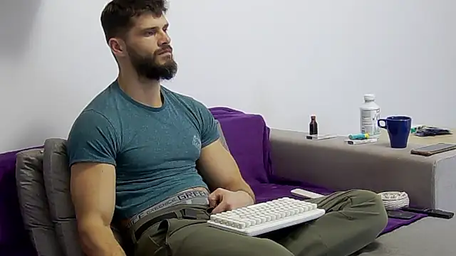 Snapshot of MauroTwin chatting on January 2025 02:58:02 PM MauroTwin online show from January 2025 02:58:02 PM