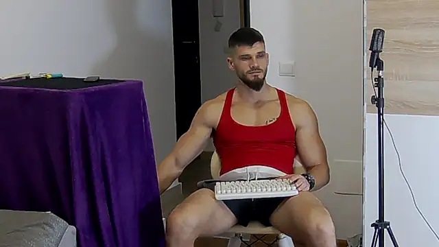 Snapshot of MauroTwin chatting on January 2025 07:44:02 PM MauroTwin online show from January 2025 07:44:02 PM