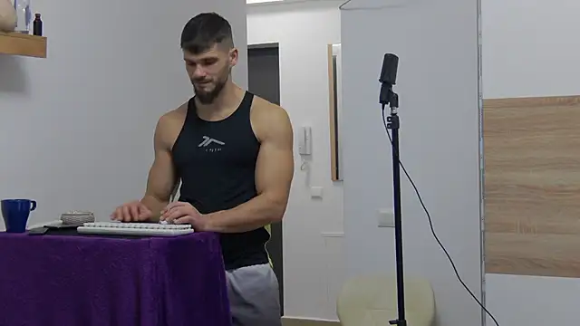 Snapshot of MauroTwin chatting on January 2025 05:12:02 PM MauroTwin online show from January 2025 05:12:02 PM