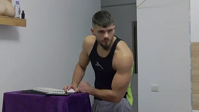 Snapshot of MauroTwin chatting on January 2025 09:08:01 PM MauroTwin online show from January 2025 09:08:01 PM