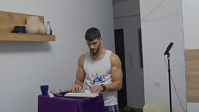 Snapshot of MauroTwin chatting on January 2025 08:33:01 PM MauroTwin online show from January 2025 08:33:01 PM