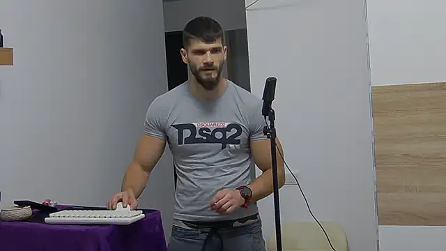 Snapshot of MauroTwin chatting on February 2025 06:19:01 PM MauroTwin online show from February 2025 06:19:01 PM